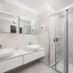 Le Premier Luxury