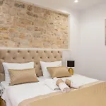 Le Premier Luxury Couette-café 4*