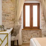 Le Premier Luxury Couette-café Split