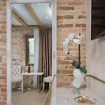 Le Premier Luxury Couette-café Split