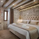 Le Premier Luxury Couette-café