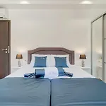 Le Premier Luxury 4*