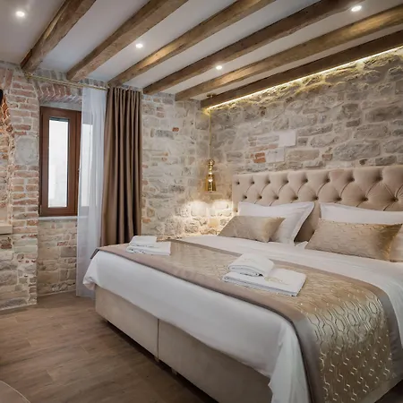 Couette-café Le Premier Luxury 4*