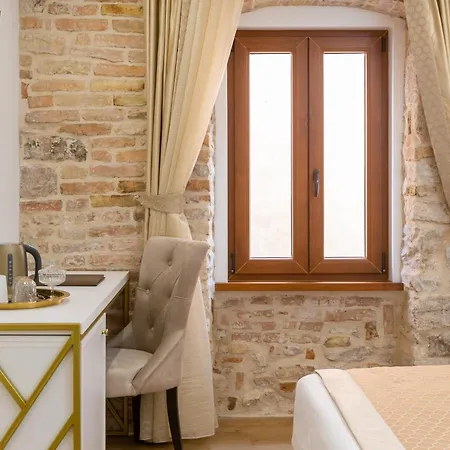 Le Premier Luxury לינה וארוחת בוקר ספליט