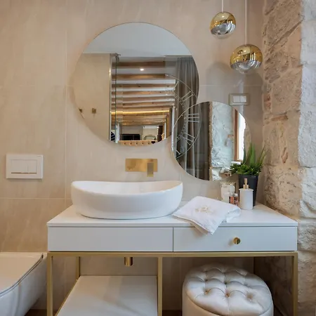 Le Premier Luxury לינה וארוחת בוקר ספליט