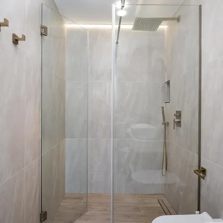 Le Premier Luxury לינה וארוחת בוקר