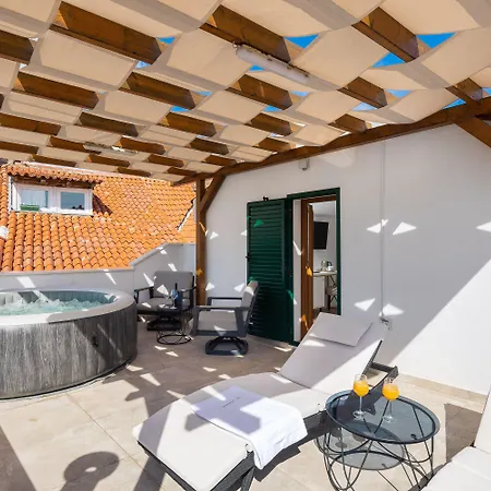 Le Premier Luxury לינה וארוחת בוקר ספליט