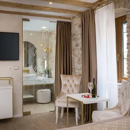 לינה וארוחת בוקר Le Premier Luxury
