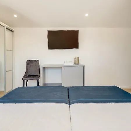 Le Premier Luxury לינה וארוחת בוקר 4*