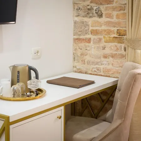 Le Premier Luxury 4*