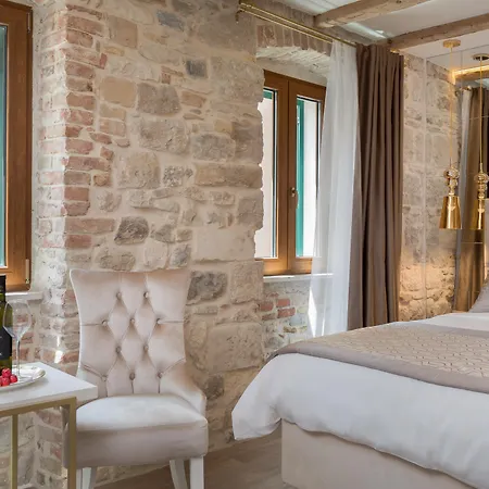 Le Premier Luxury Nocleg ze śniadaniem