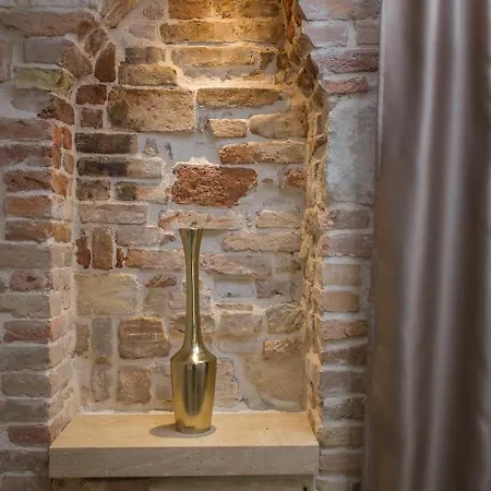 Le Premier Luxury - Exclusive Self Serviced