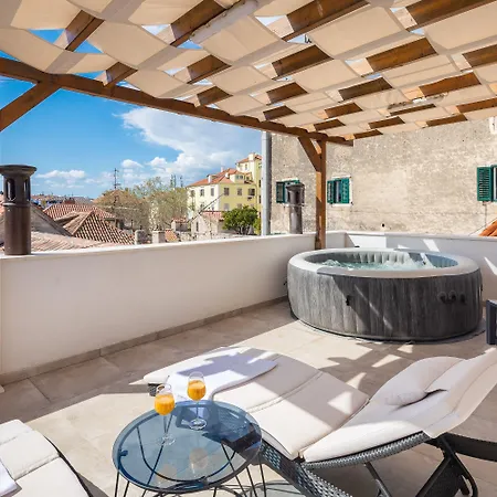 Le Premier Luxury 4*