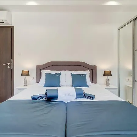 Le Premier Luxury - Exclusive Self Serviced 4*