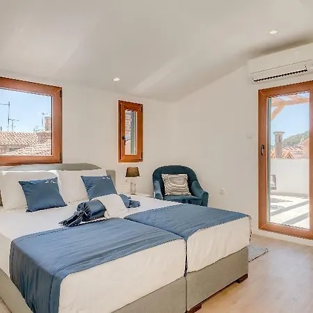 Le Premier Luxury 4*