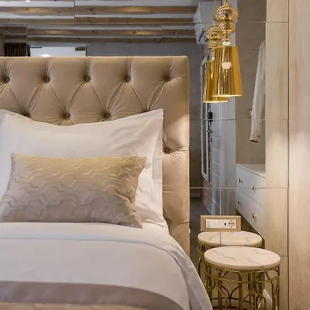Le Premier Luxury Nocleg ze śniadaniem 4*