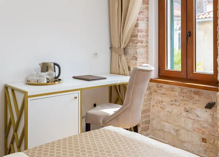 Le Premier Luxury سبليت