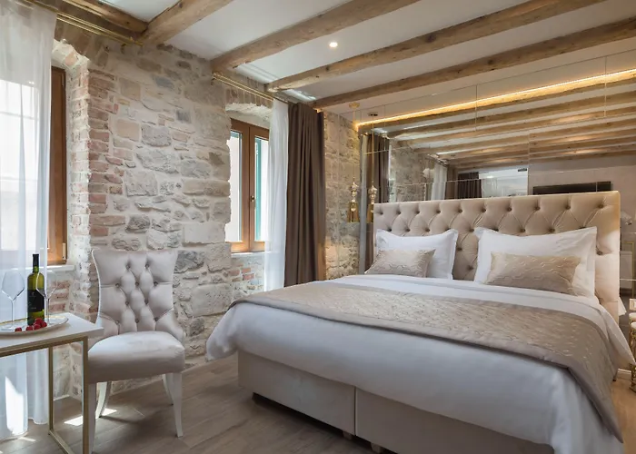 Le Premier Luxury سبليت