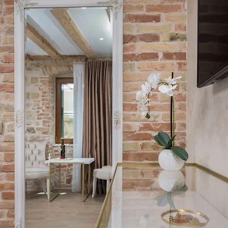 Le Premier Luxury krevet i doručak 4*