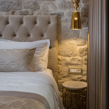 krevet i doručak Le Premier Luxury 4*